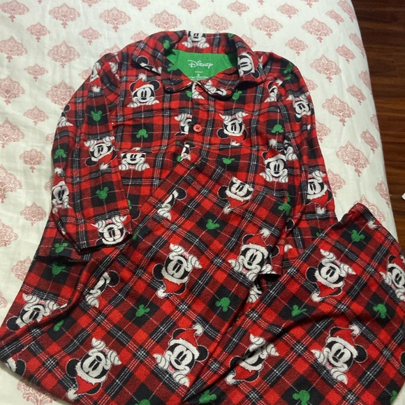 Disney Pajamas X20 Disneys Christmas Pj Set Poshmark